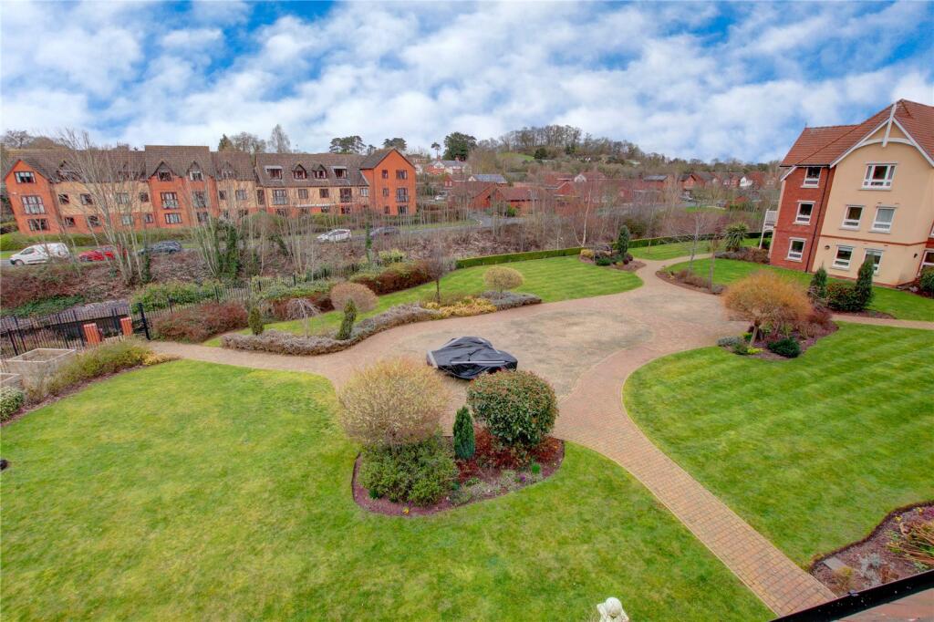2 bedroom apartment for sale in Hanbury Road, Droitwich, Worcestershire