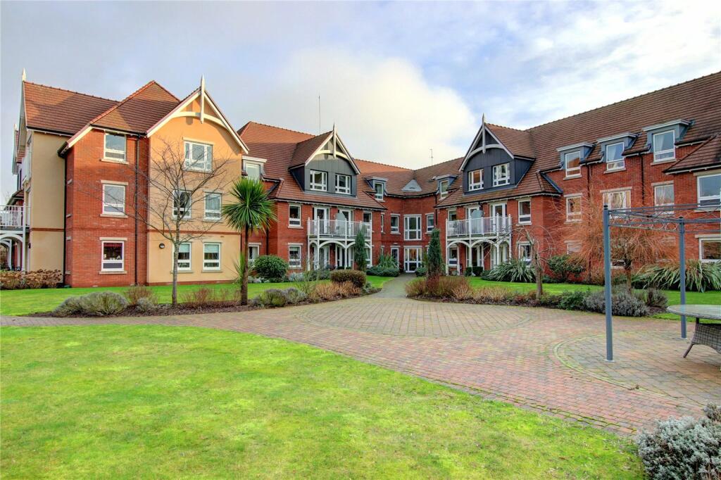 2 bedroom apartment for sale in Hanbury Road, Droitwich, Worcestershire
