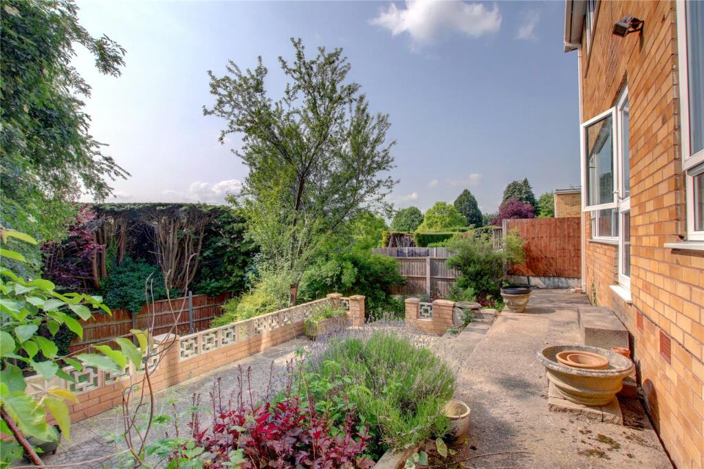 4 bedroom detached house for sale in The Holloway, Droitwich