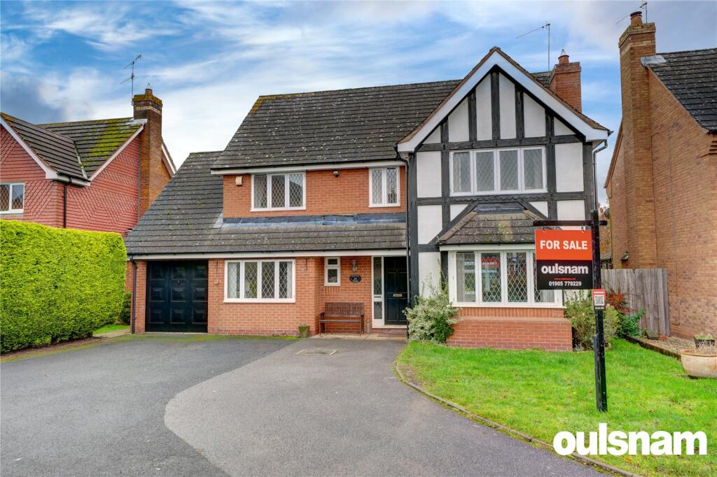 4 bedroom detached house for sale in Showell Close, Droitwich