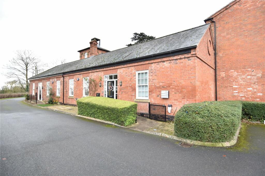 2 bedroom bungalow for sale in Stable Court, Hadzor, Droitwich