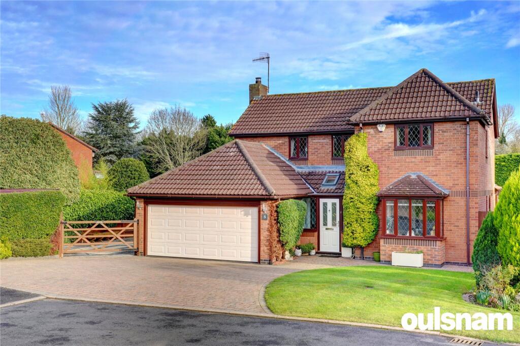 4 bedroom detached house for sale in Nuffield Drive, Droitwich