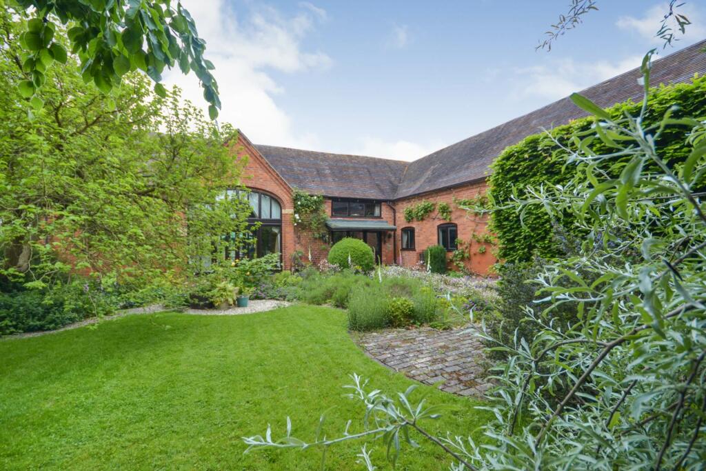 5 bedroom barn conversion for sale in Manor Lane, Bredon`s Norton