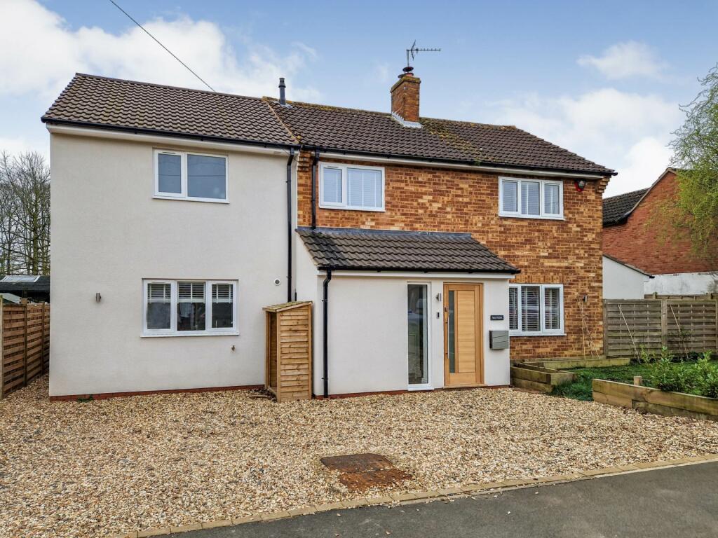 4 bedroom detached house for sale in Bredon, Tewkesbury, Gloucestershire, GL20