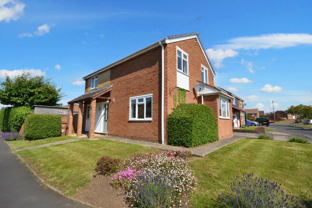 4 bedroom link detached house for sale in Blenheim Drive, Bredon, Tewkesbury, Gloucestershire, GL20