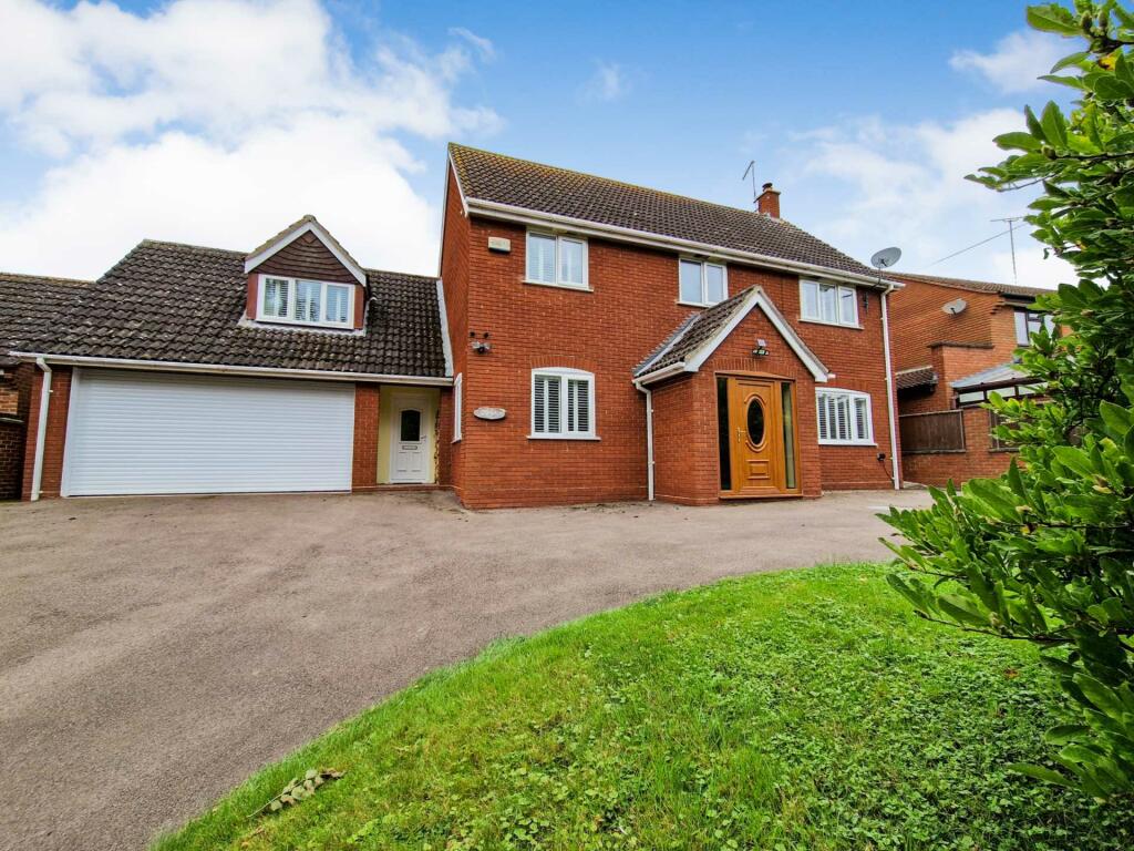 4 bedroom detached house for sale in The Street, Tirley
