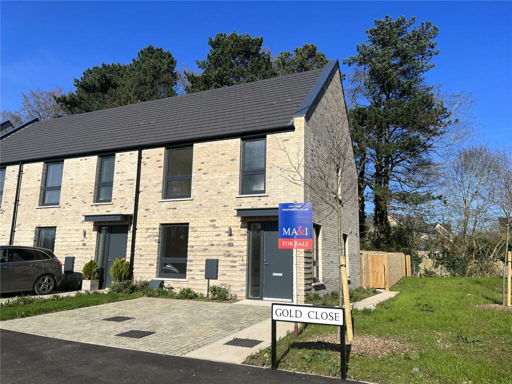 3 bedroom end of terrace house for sale in Gold Close, Highworth