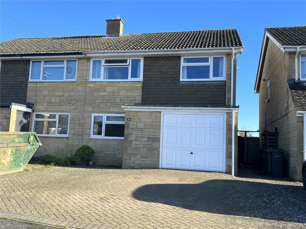3 bedroom semidetached house for sale in Aldsworth Close, Fairford