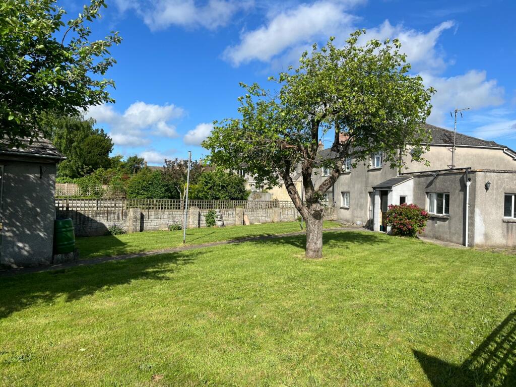 3 bedroom end of terrace house for sale in West End Gardens, Fairford, Gloucestershire, GL7