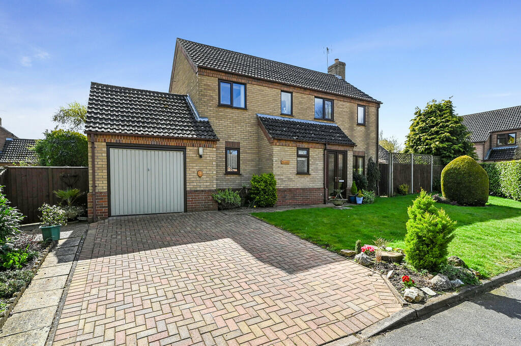 4 bedroom detached house for sale in Drinkstone, Bury St Edmunds