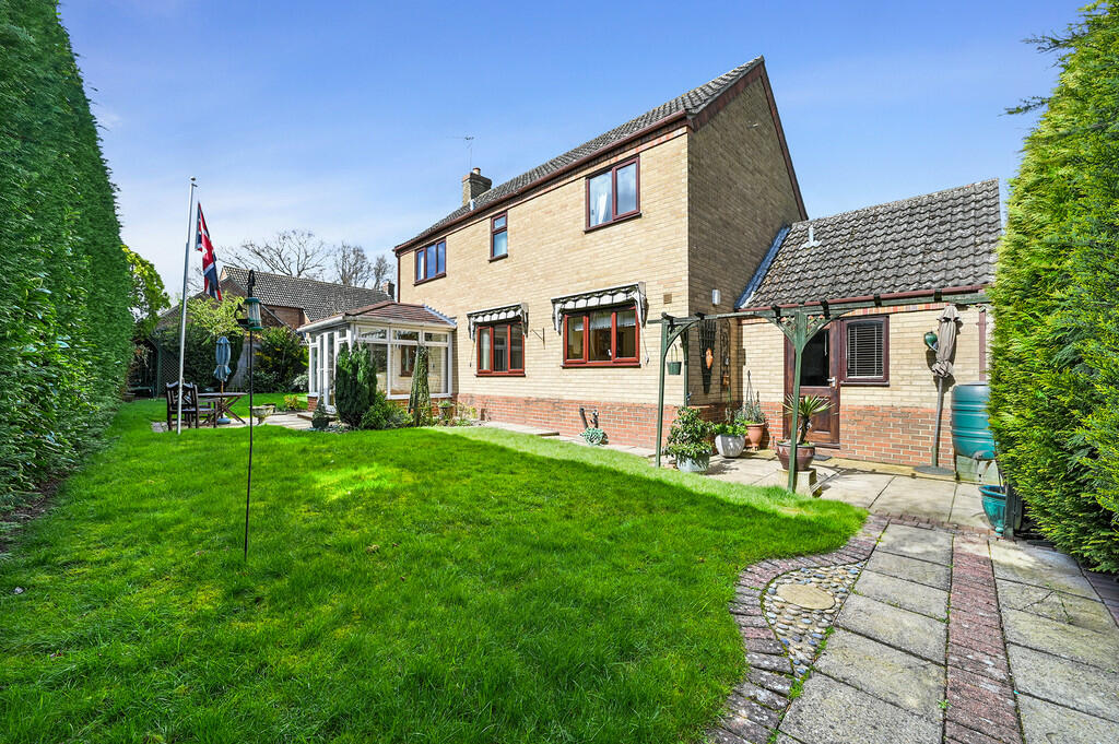 4 bedroom detached house for sale in Drinkstone, Bury St Edmunds