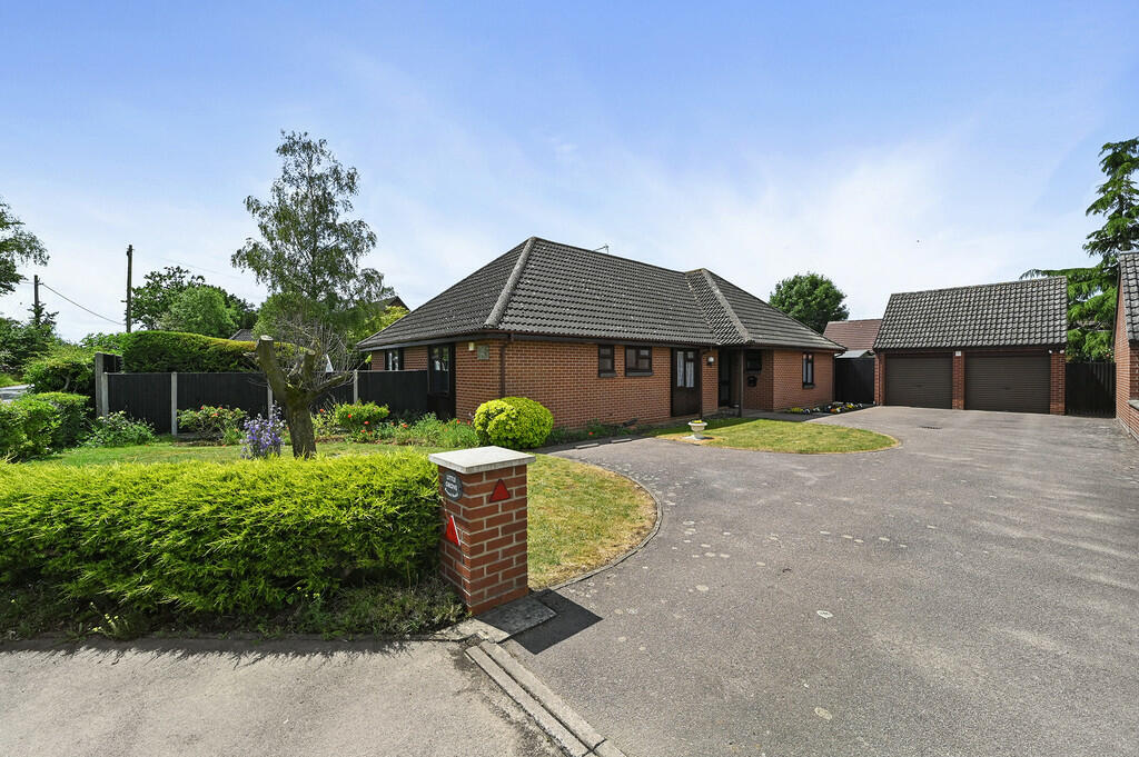 4 bedroom detached bungalow for sale in Bacton, Suffolk, IP14