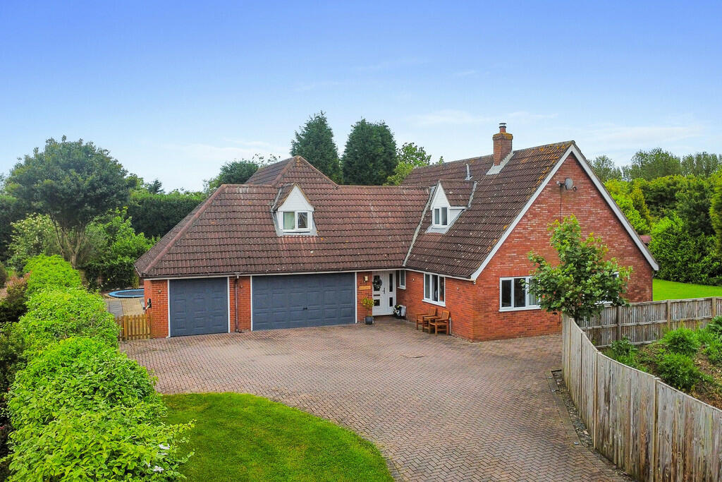 5 bedroom detached house for sale in Spoonmans Lane, Stowupland