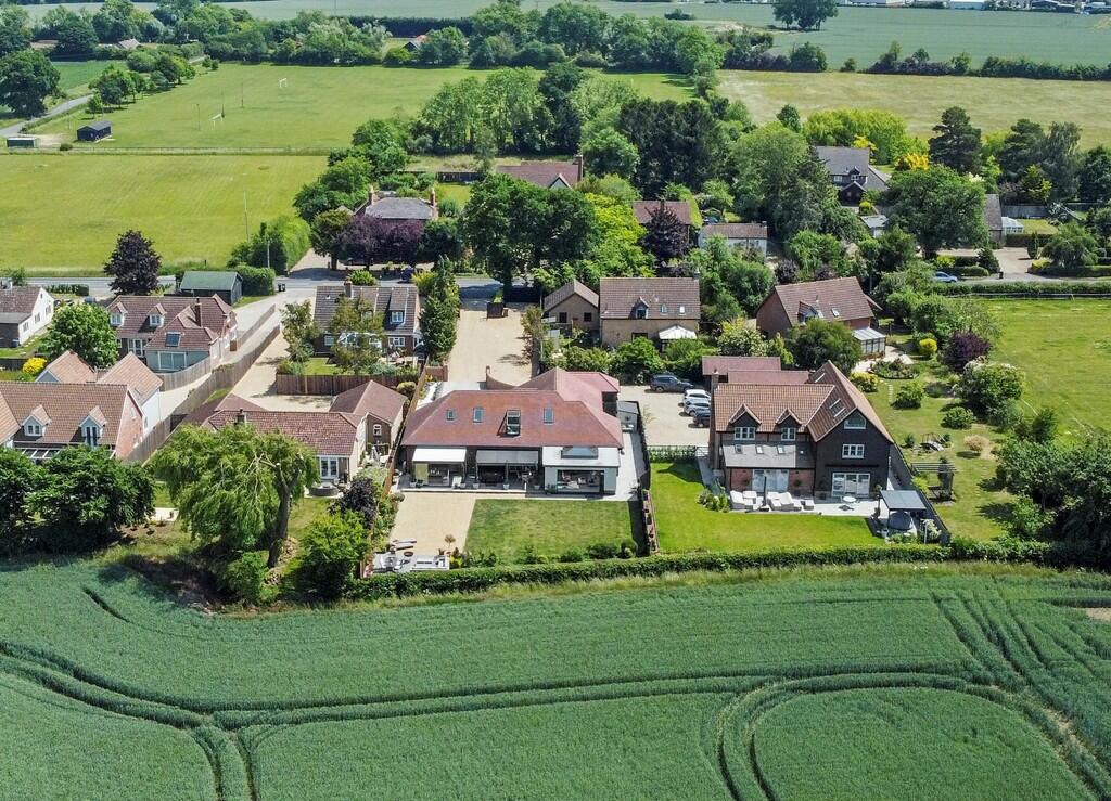 5 bedroom detached house for sale in Elmswell, Bury St Edmunds, Suffolk