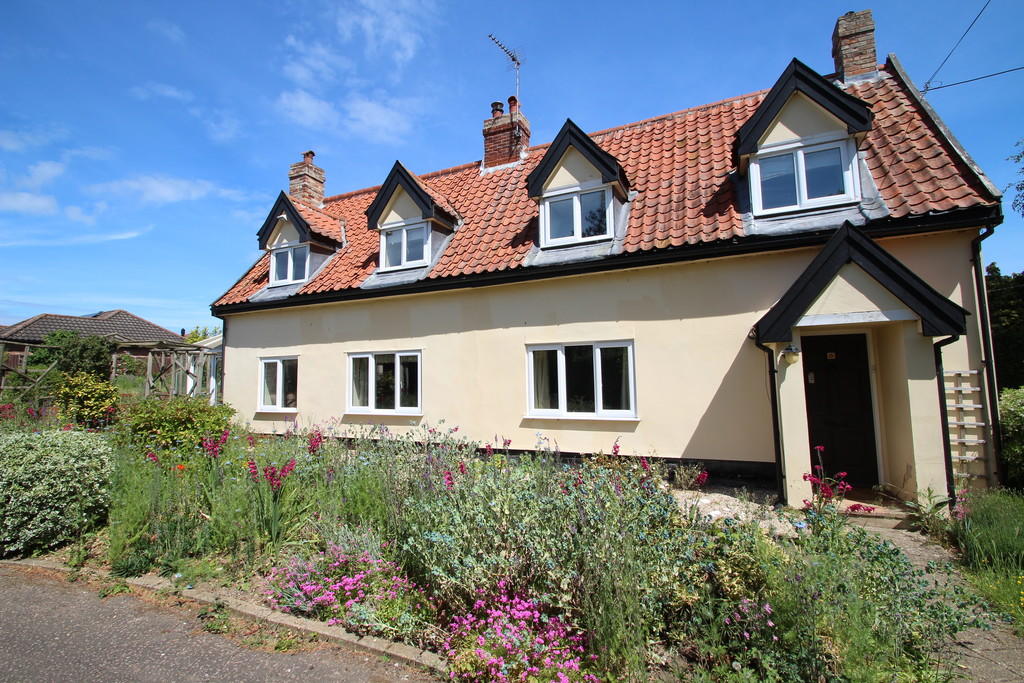 4 bedroom detached house for sale in Combs, Stowmarket, Suffolk, IP14