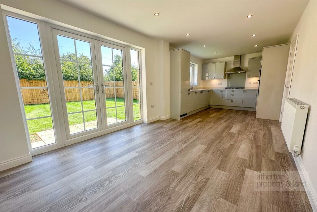 4 bedroom detached house for sale in Davy Field Gardens, Eccleshill