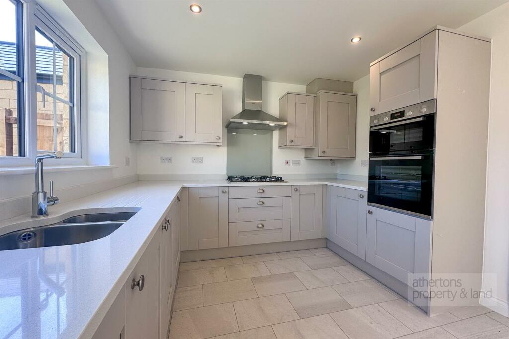 4 bedroom detached house for sale in Davy Field Gardens, Eccleshill
