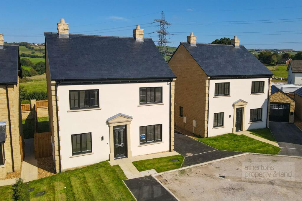 4 bedroom detached house for sale in Davy Field Gardens, Eccleshill