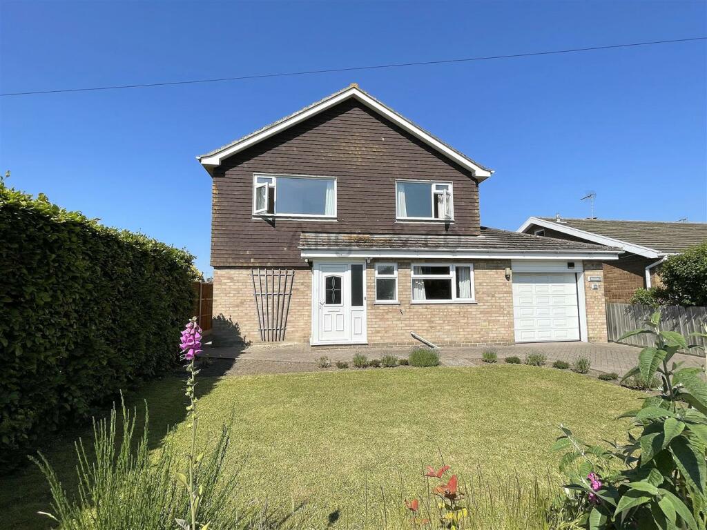 4 bedroom detached house for sale in Walk, Lowestoft, NR32