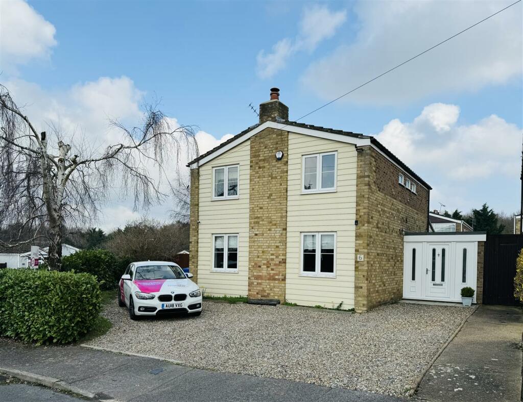 4 bedroom detached house for sale in Rectory Close, Worlingham, Beccles