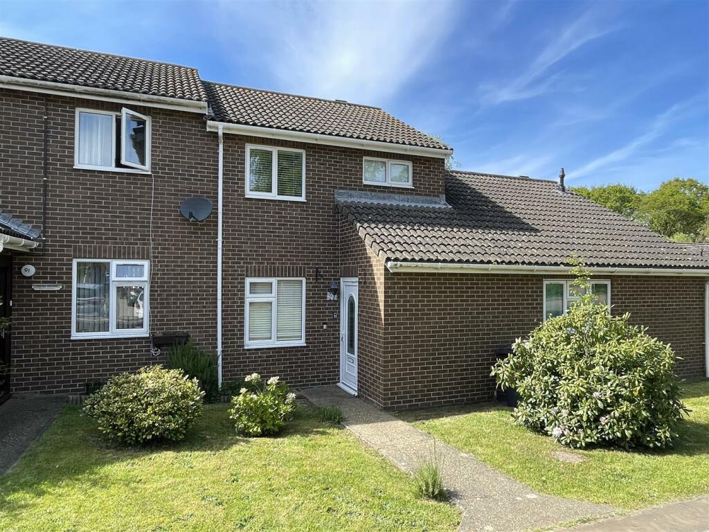 2 bedroom terraced house for sale in Silverwood Close, Pakefield, NR33