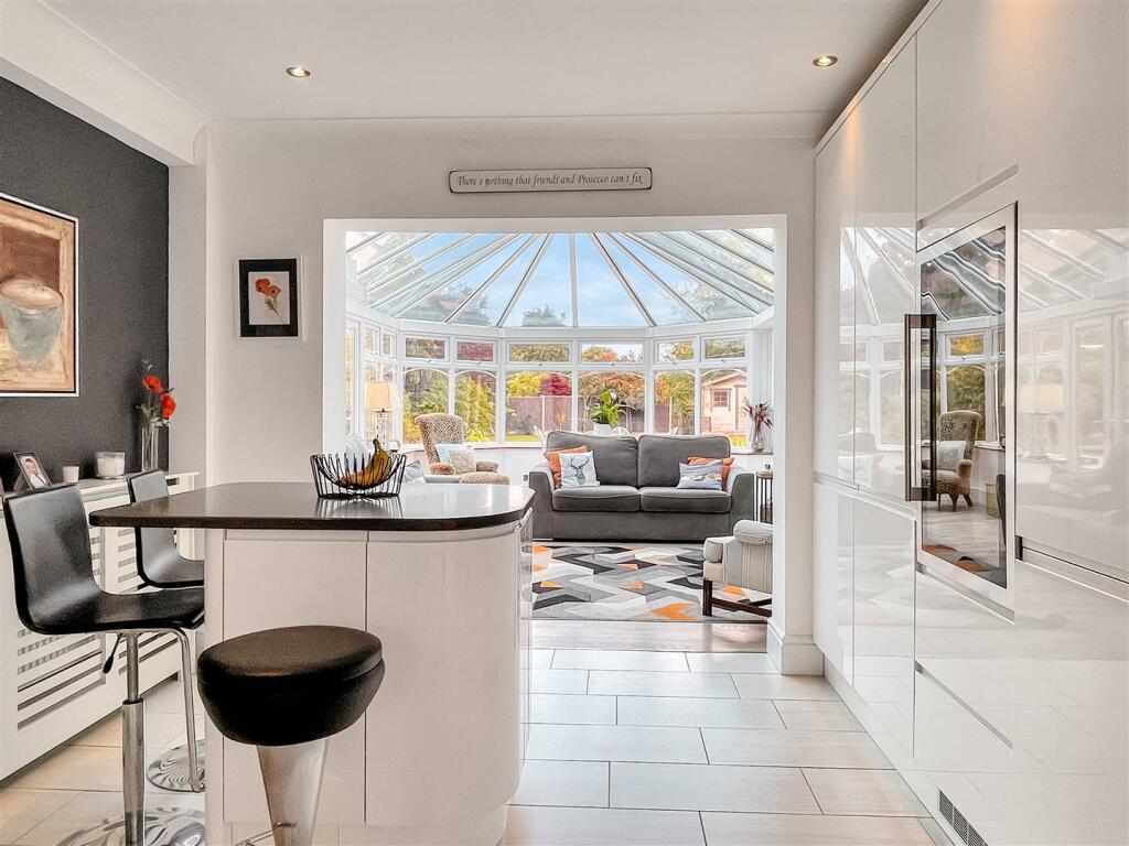 4 bedroom detached house for sale in Glebe Close, Gunton, Lowestoft, NR32