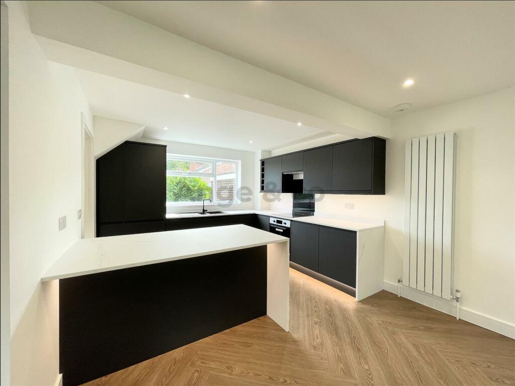 4 bedroom detached house for sale in Vermeer Close, Gunton, Lowestoft, NR32