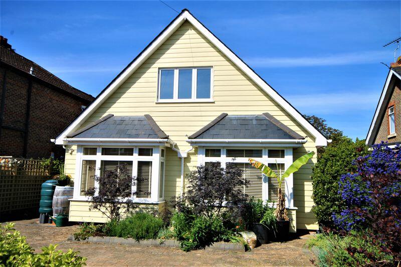 4 bedroom detached house for sale in Beach Road, Emsworth. PO10 7JS, PO10
