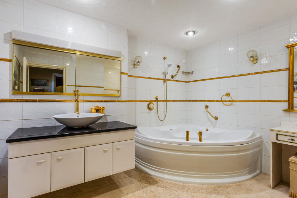 Additional property image - Lilliput Road, Canford Cliffs, Poole, Dorset, BH14