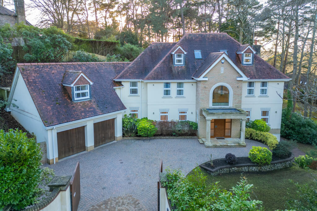 Main image of property: Upper Golf Links Road, Broadstone, Poole, Dorset, BH18