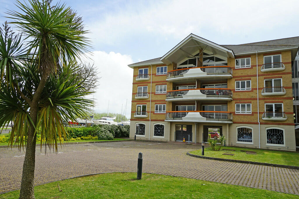 2 bedroom apartment for sale in Victory House, Lock Approach, Port Solent, PO6