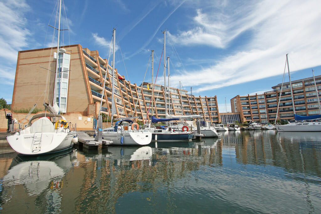 2 bedroom apartment for sale in Oyster Quay, Port Solent, PO6