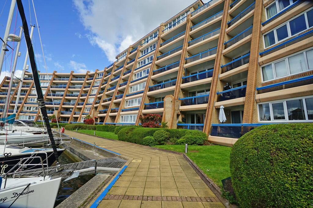 1 bedroom ground floor flat for sale in Oyster Quay, Port Solent, Portsmouth, PO6