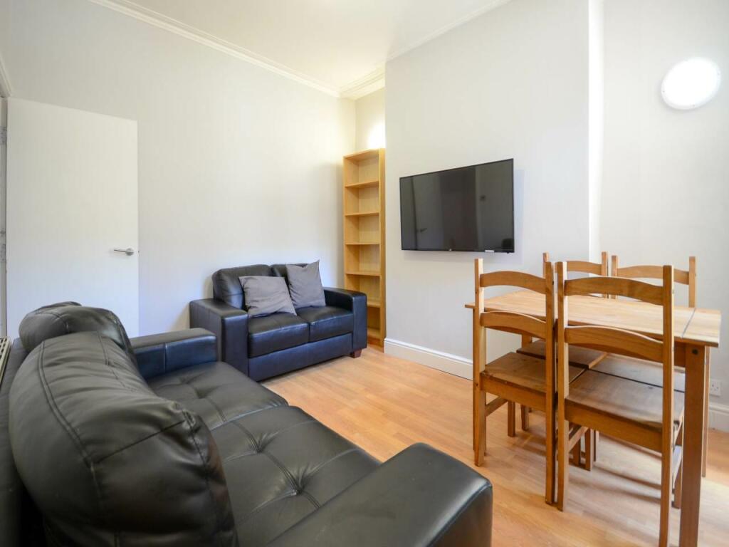 3 bedroom house share for rent in Empress Road, Kensington Fields
