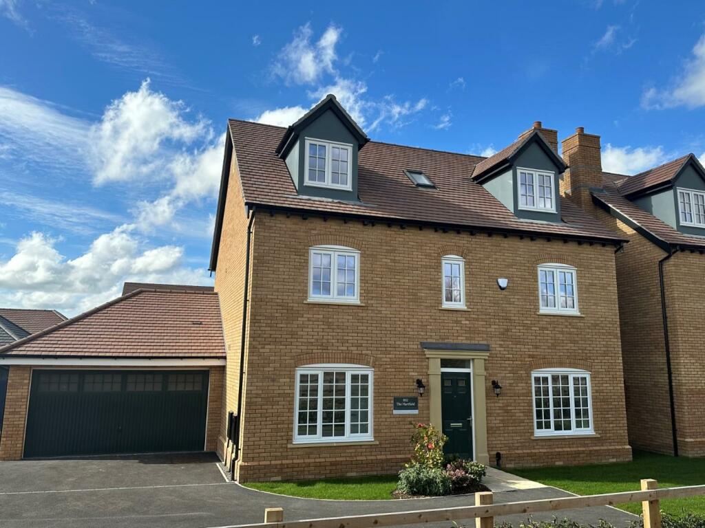 5 bedroom detached house for sale in High Street, Upton, Northampton, NN5