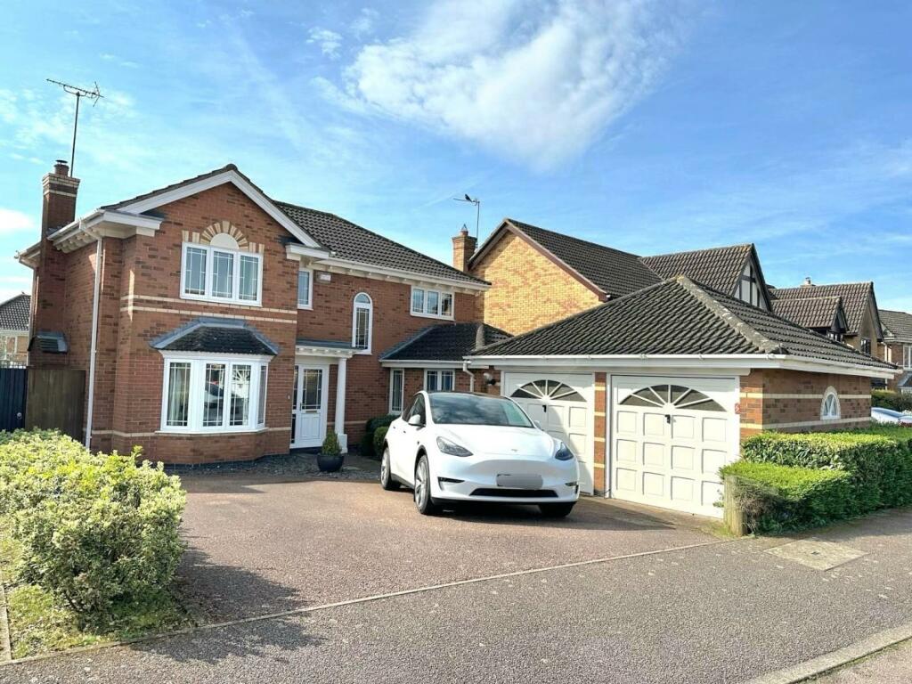 4 bedroom detached house for sale in Harris Close, Wootton, Northampton, NN4