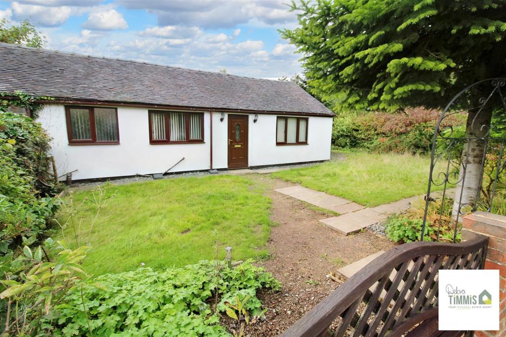 2 bedroom semidetached bungalow for sale in Bagnall Road, Milton