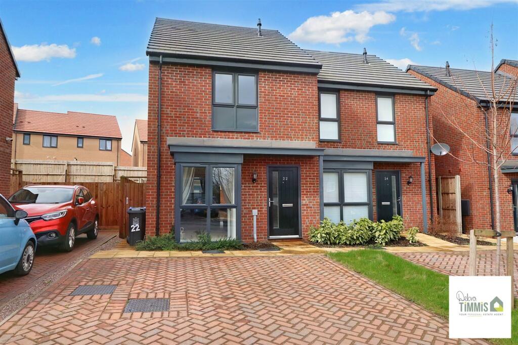 2 bedroom semidetached house for sale in Robertson Drive, Newcastle