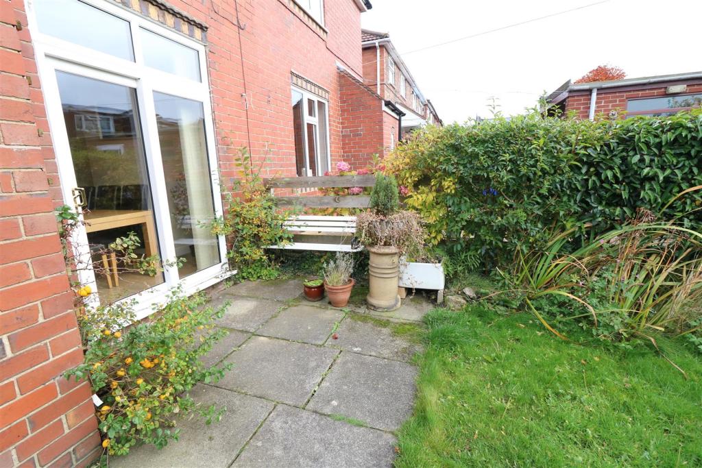 2 bedroom semidetached house for sale in Clive Avenue, Baddeley Green