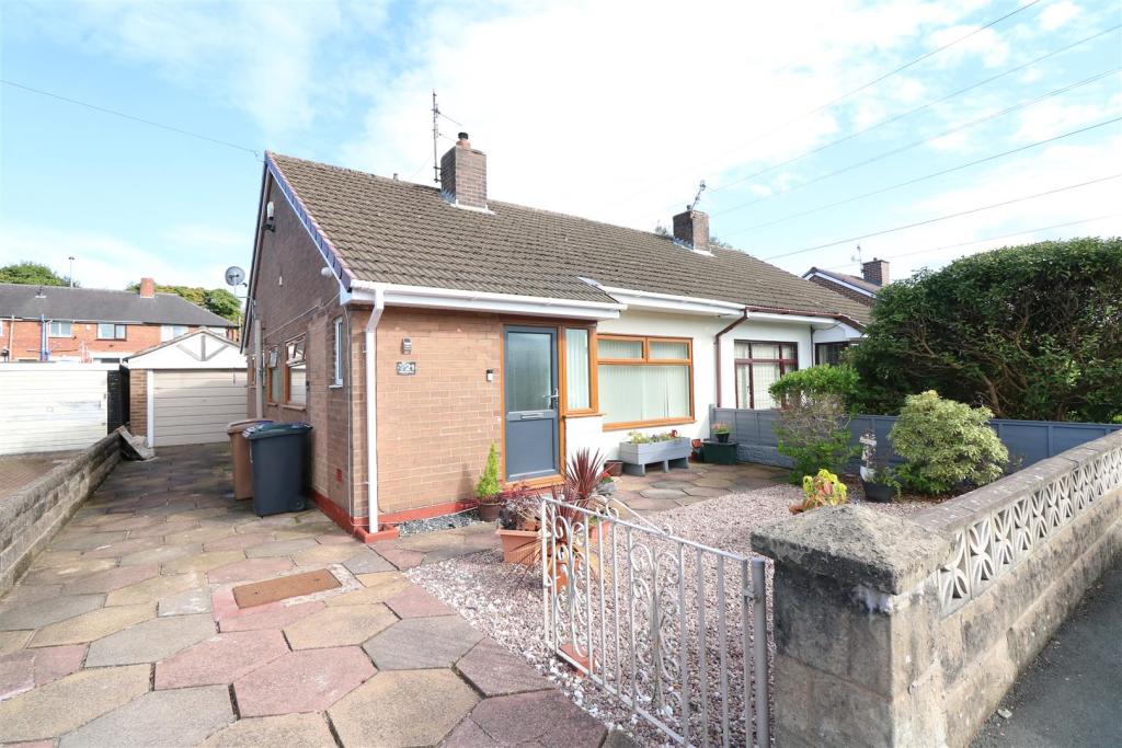 2 bedroom semidetached bungalow for sale in Fishpond Way, Abbey Hulton