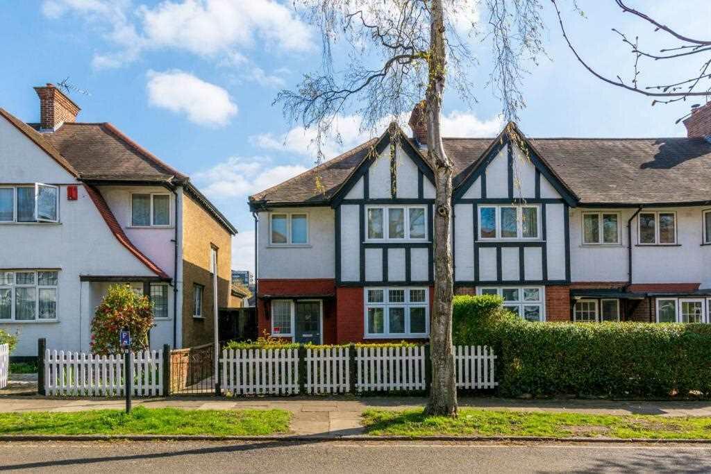 3 bedroom end of terrace house for rent in Park Drive, Acton, Acton, W3