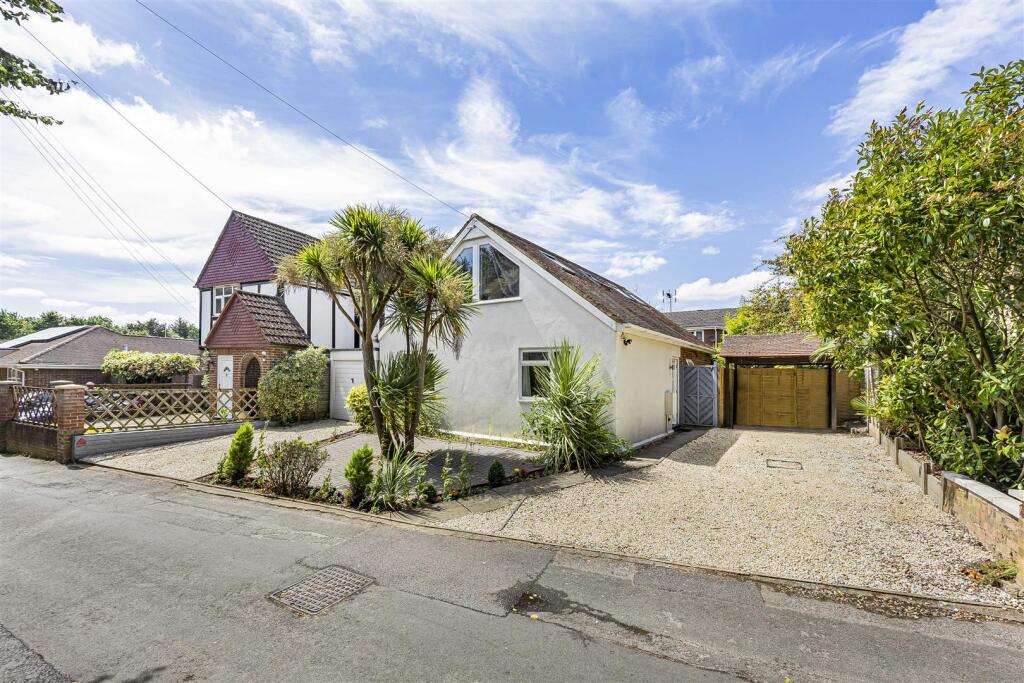 Main image of property: Lower Cippenham Lane, Slough
