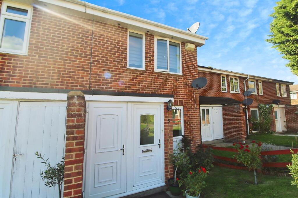 Main image of property: Swanholm Gardens, Calcot