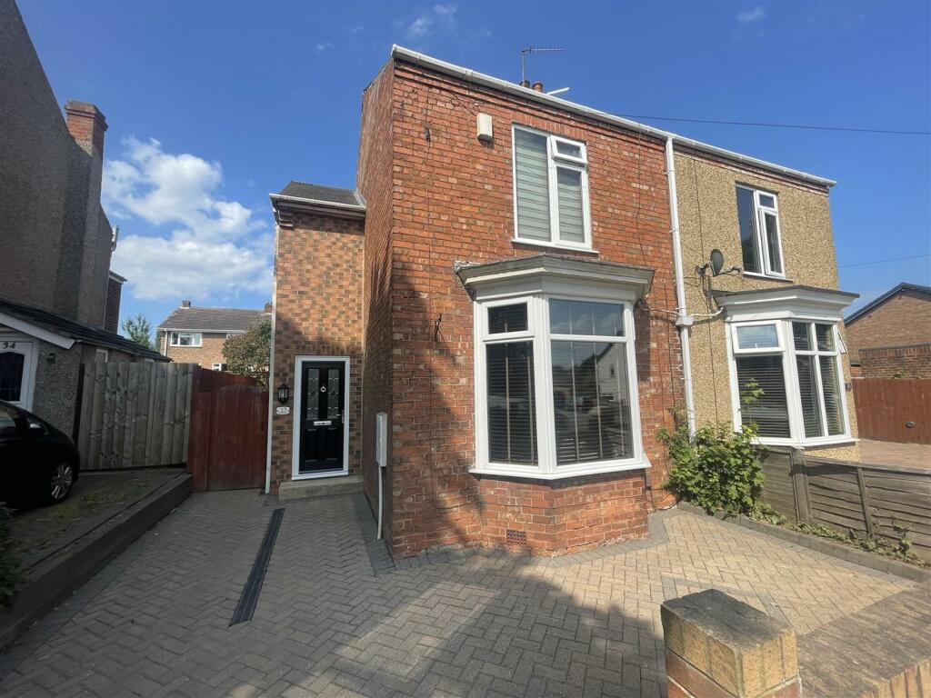 2 bedroom semidetached house for sale in Whinfield Road, Darlington, DL1