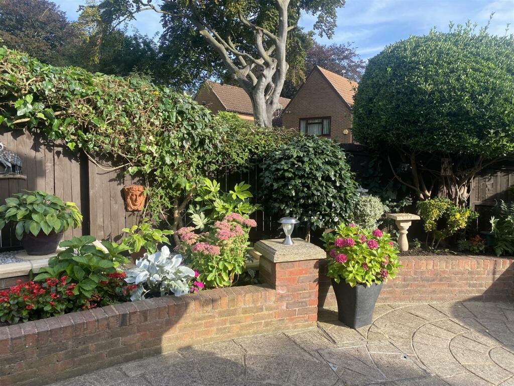 4 bedroom semidetached house for sale in Haughton Green, Darlington, DL1