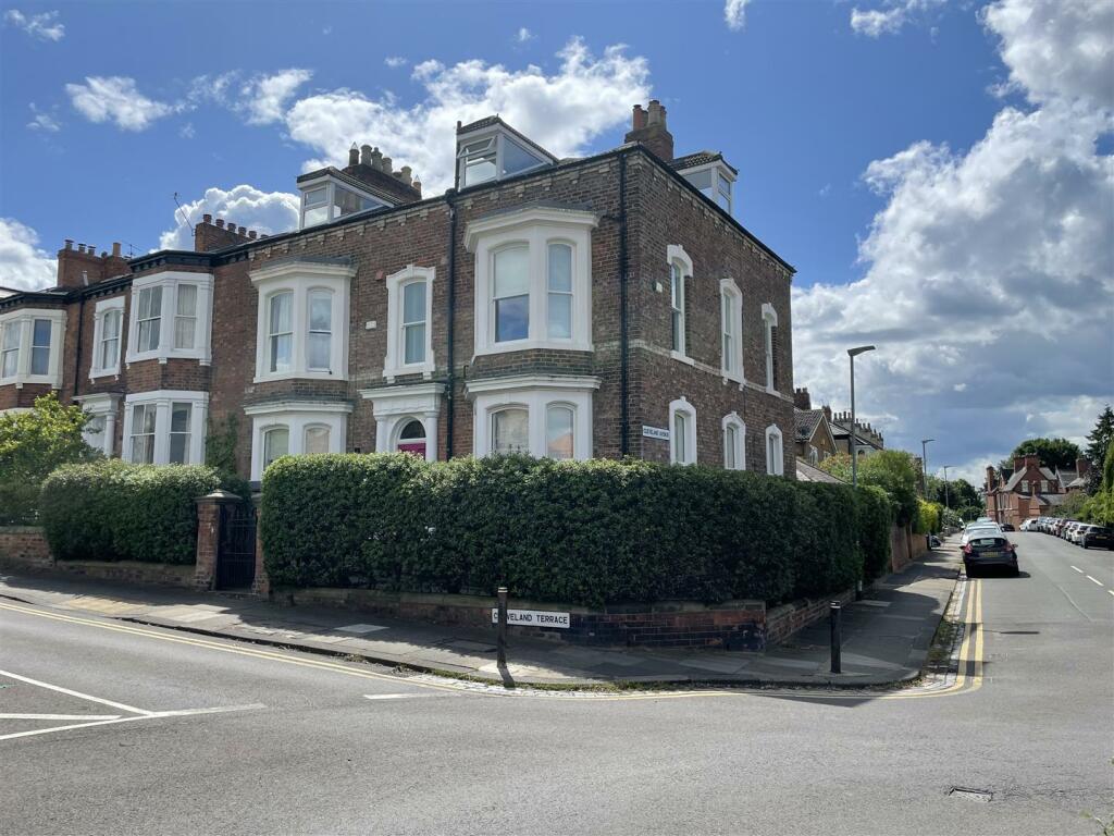7 bedroom terraced house for sale in Cleveland Terrace, Darlington, DL3