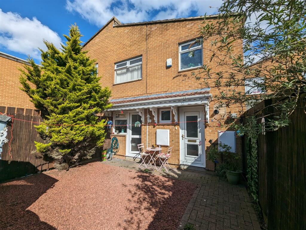 3 bedroom terraced house for sale in Kimblesworth Walk, Newton Aycliffe, DL5