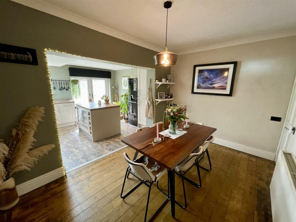 2 bedroom semidetached house for sale in Whinfield Road, Darlington, DL1