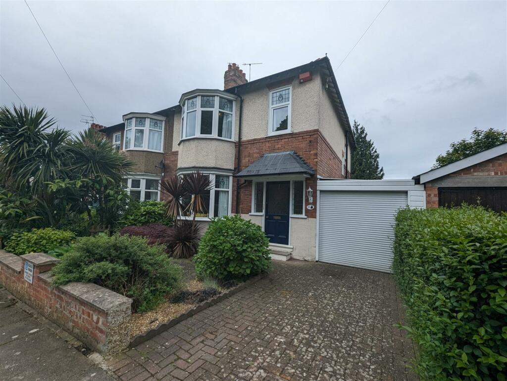 3 bedroom semidetached house for sale in Pierremont Gardens