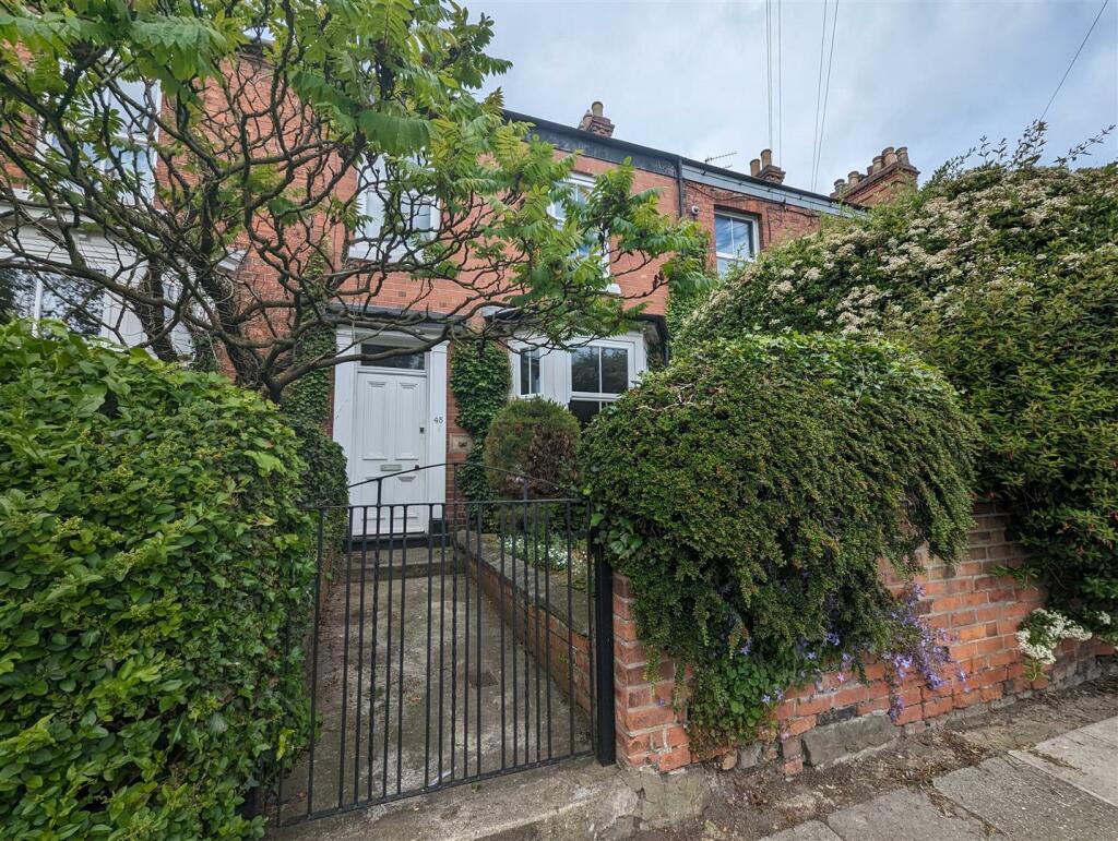 4 bedroom terraced house for sale in Haughton Green, Darlington, DL1